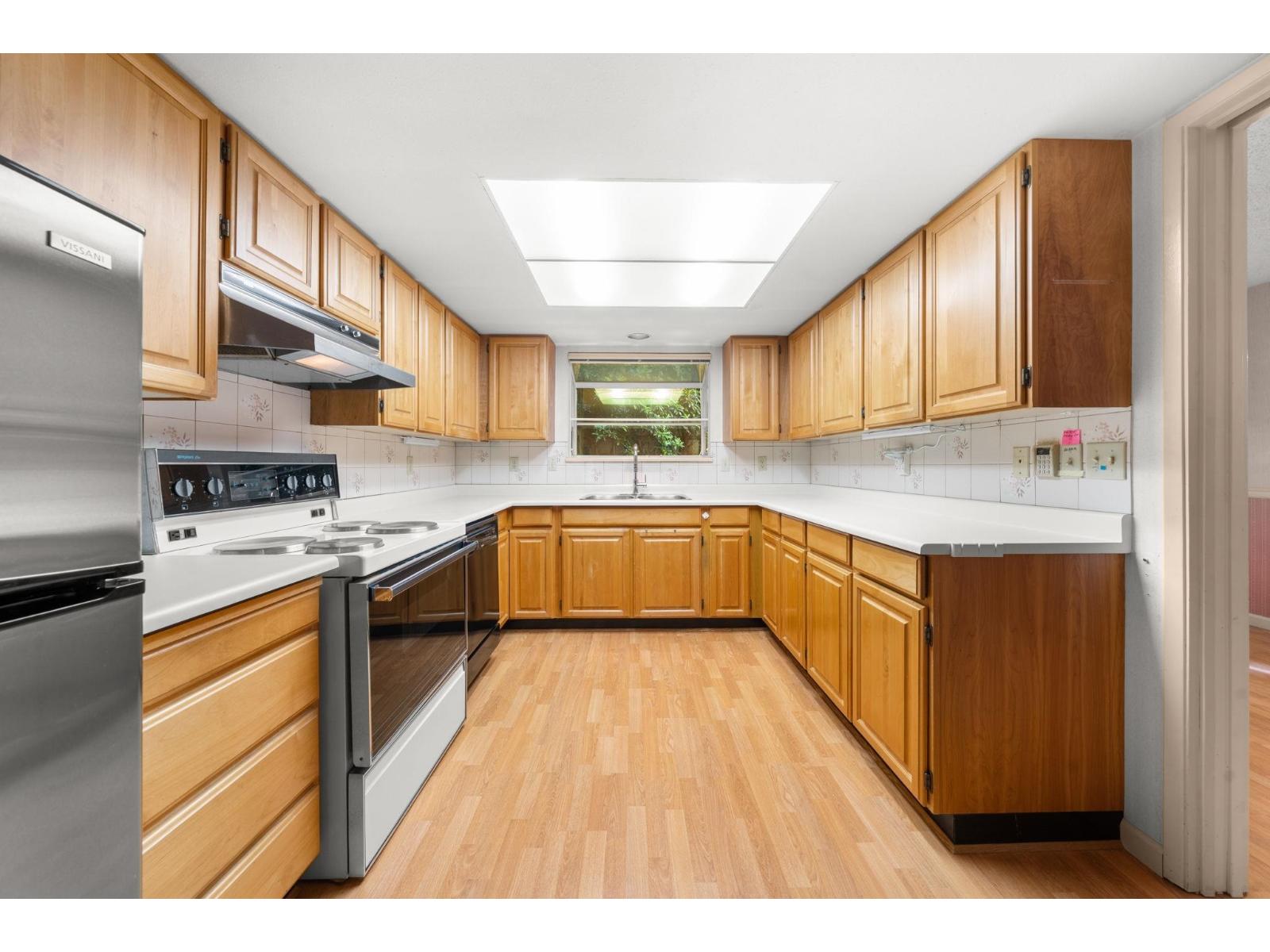 104 12749 16 Avenue Property Photo 13