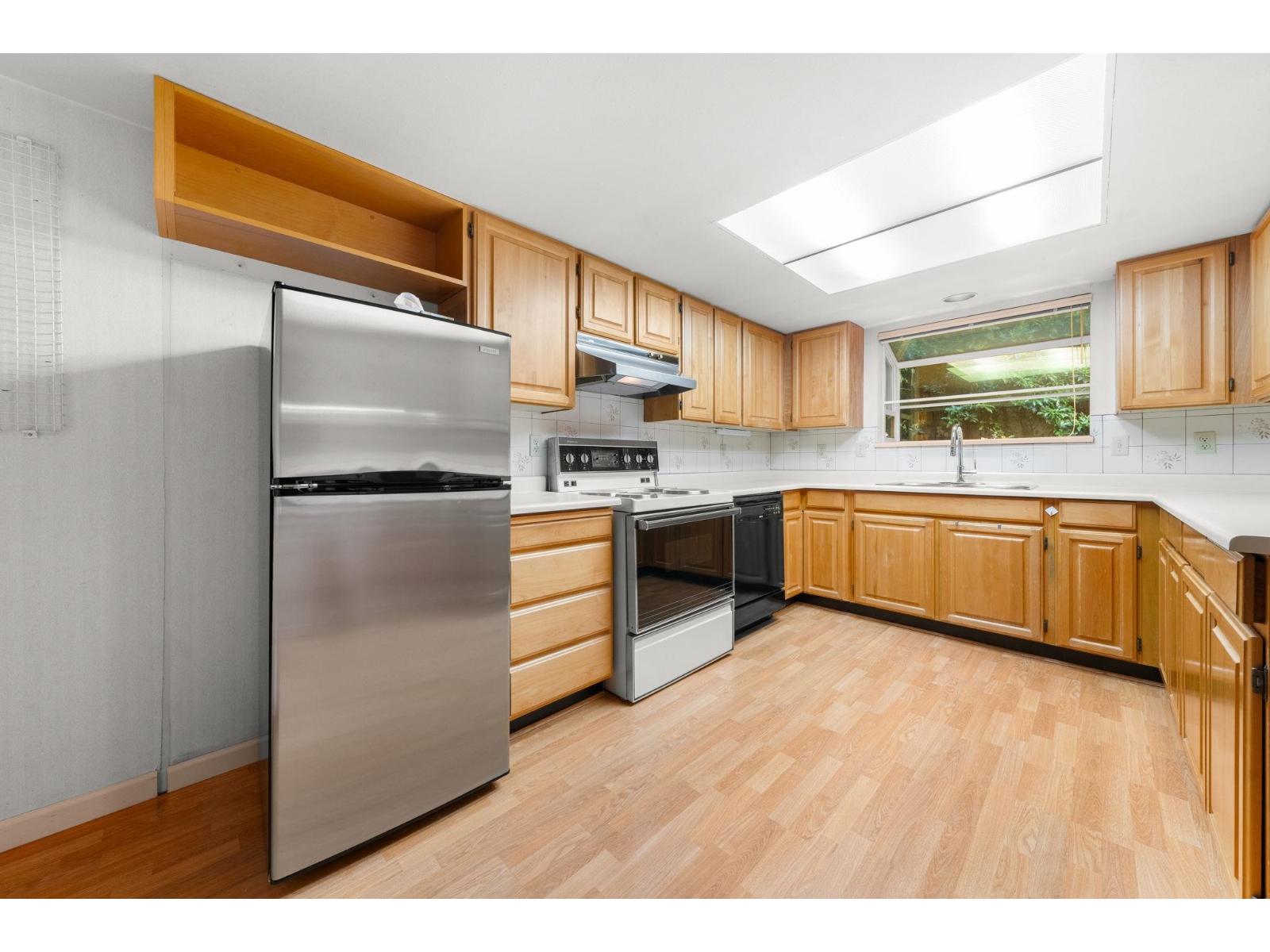 104 12749 16 Avenue Property Photo 14