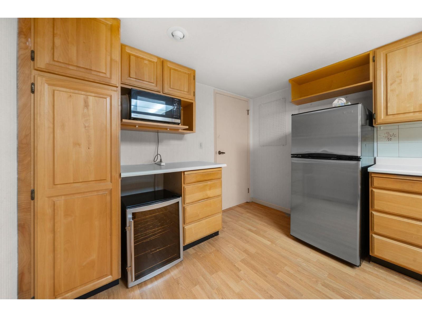 104 12749 16 Avenue Property Photo 16