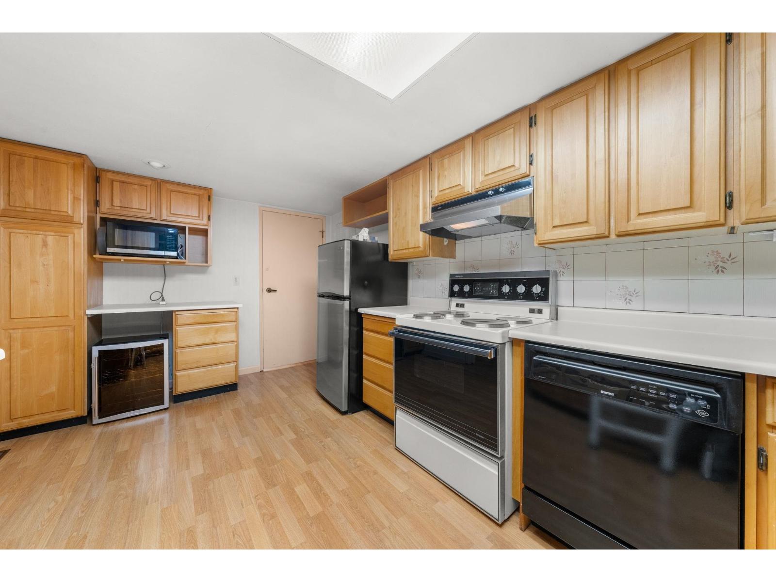 104 12749 16 Avenue Property Photo 17