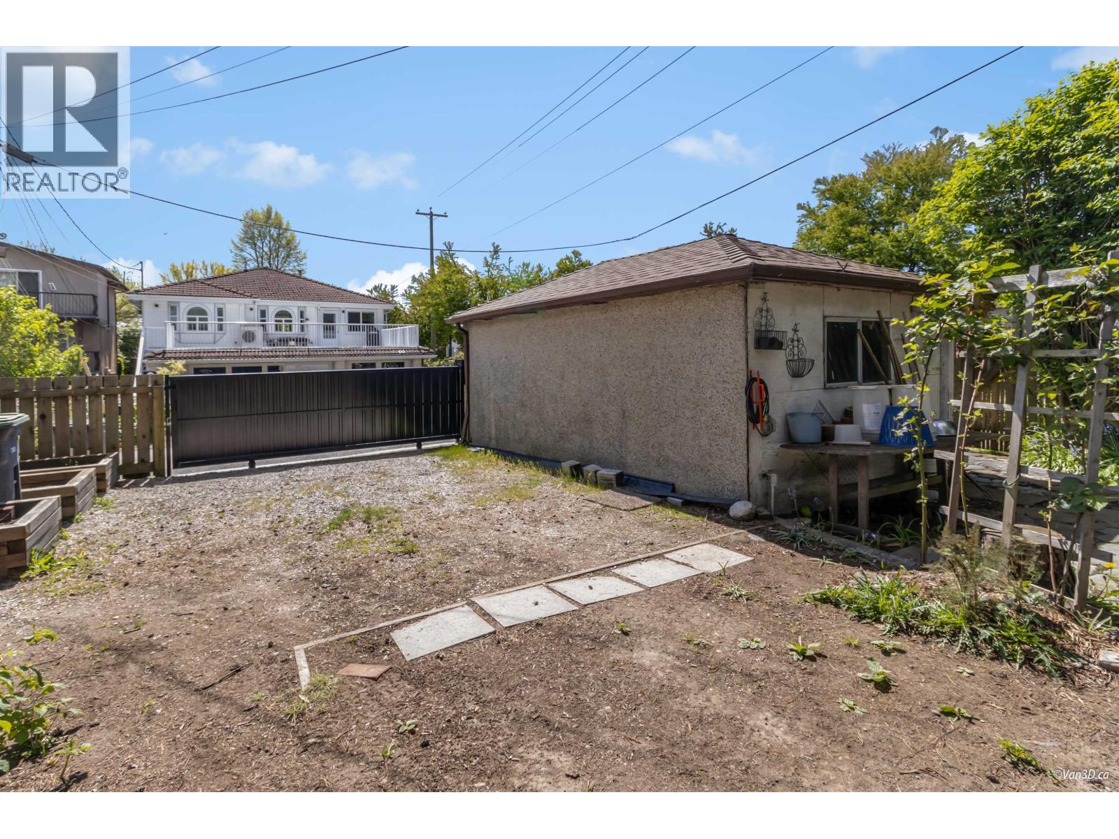 4 E 46th Avenue Property Photo 18