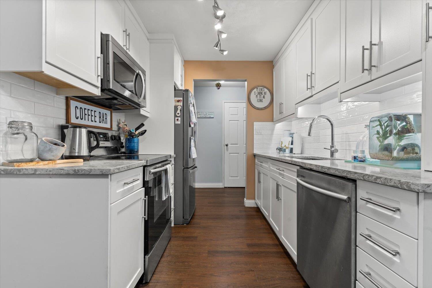 103 2567 Victoria Street Property Photo 1