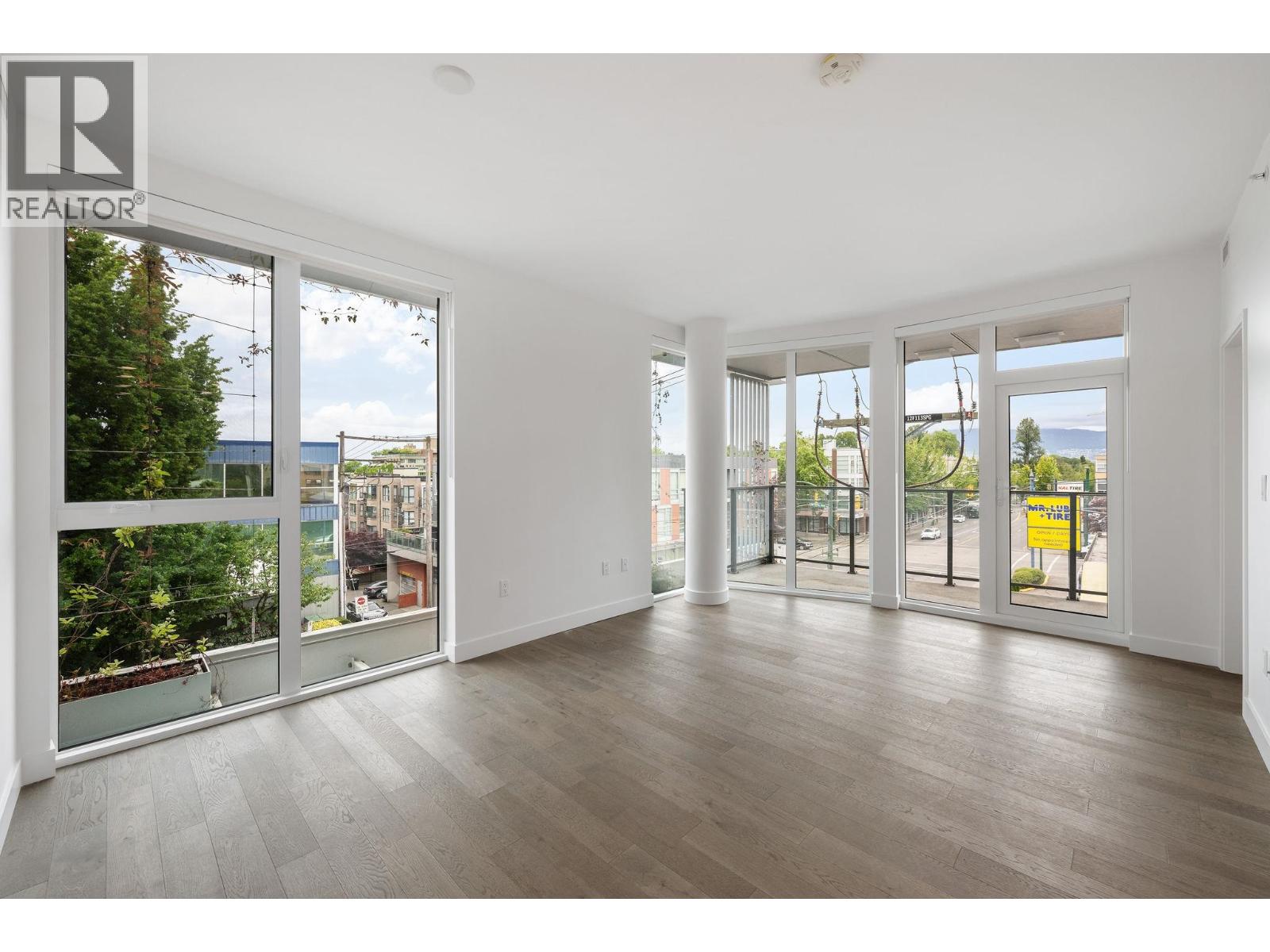 301 2888 Arbutus Street Property Photo 2