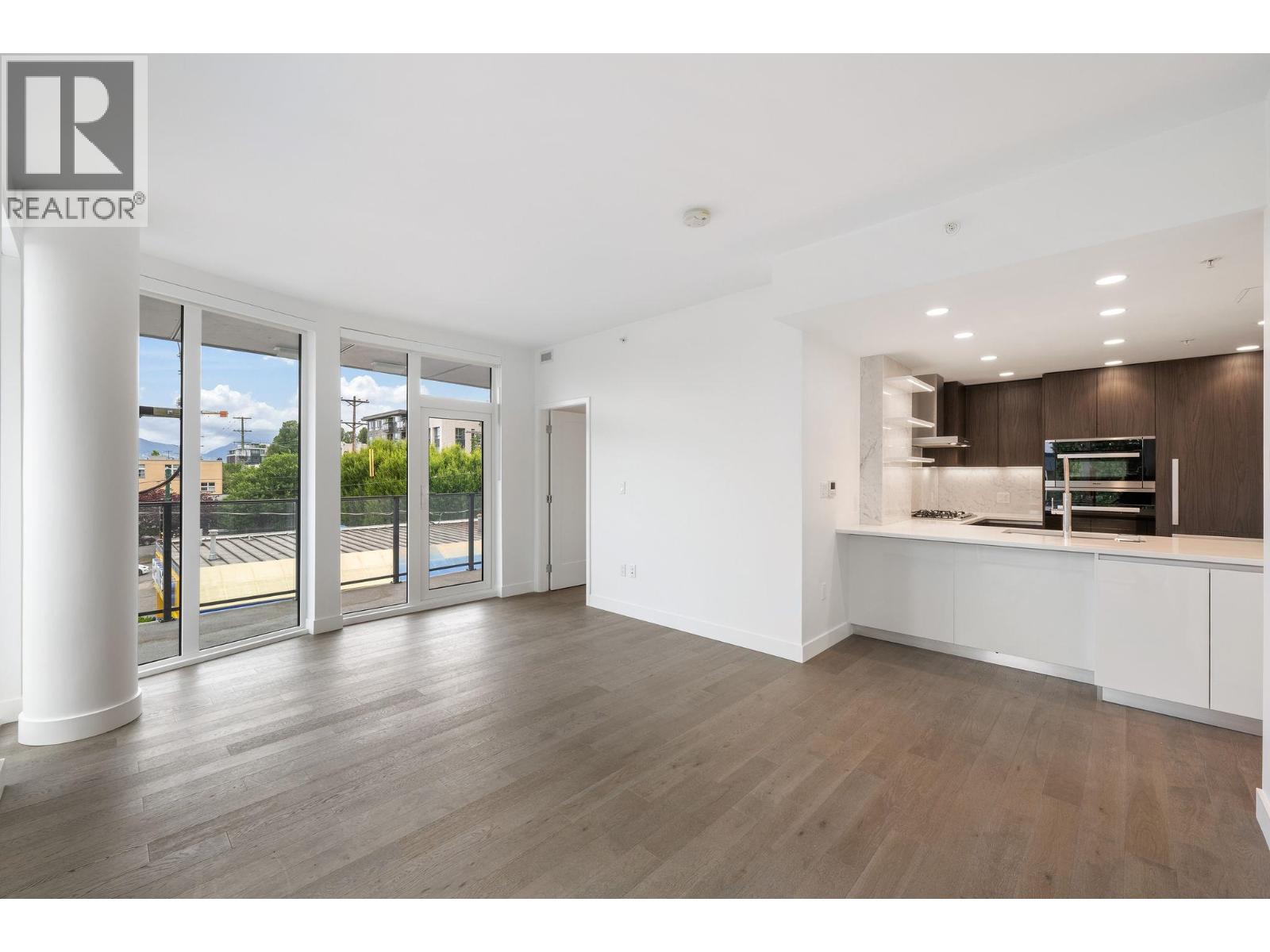 301 2888 Arbutus Street Property Photo 3