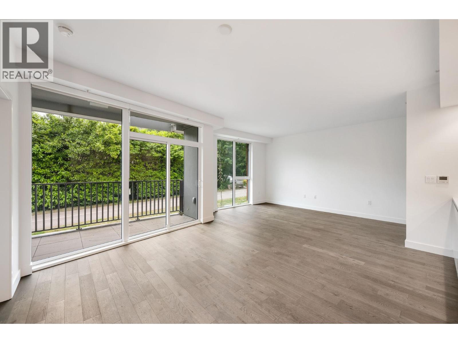203 2888 Arbutus Street Property Photo 2
