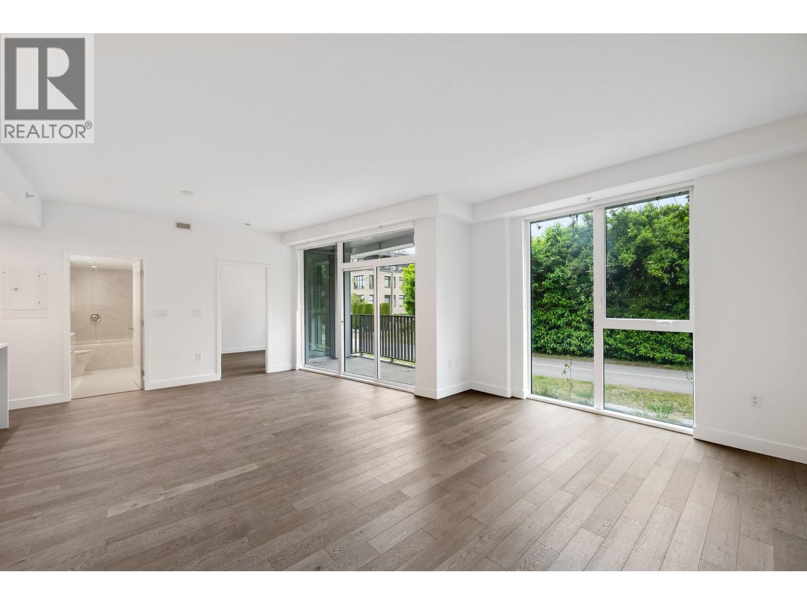 203 2888 Arbutus Street Property Photo 4