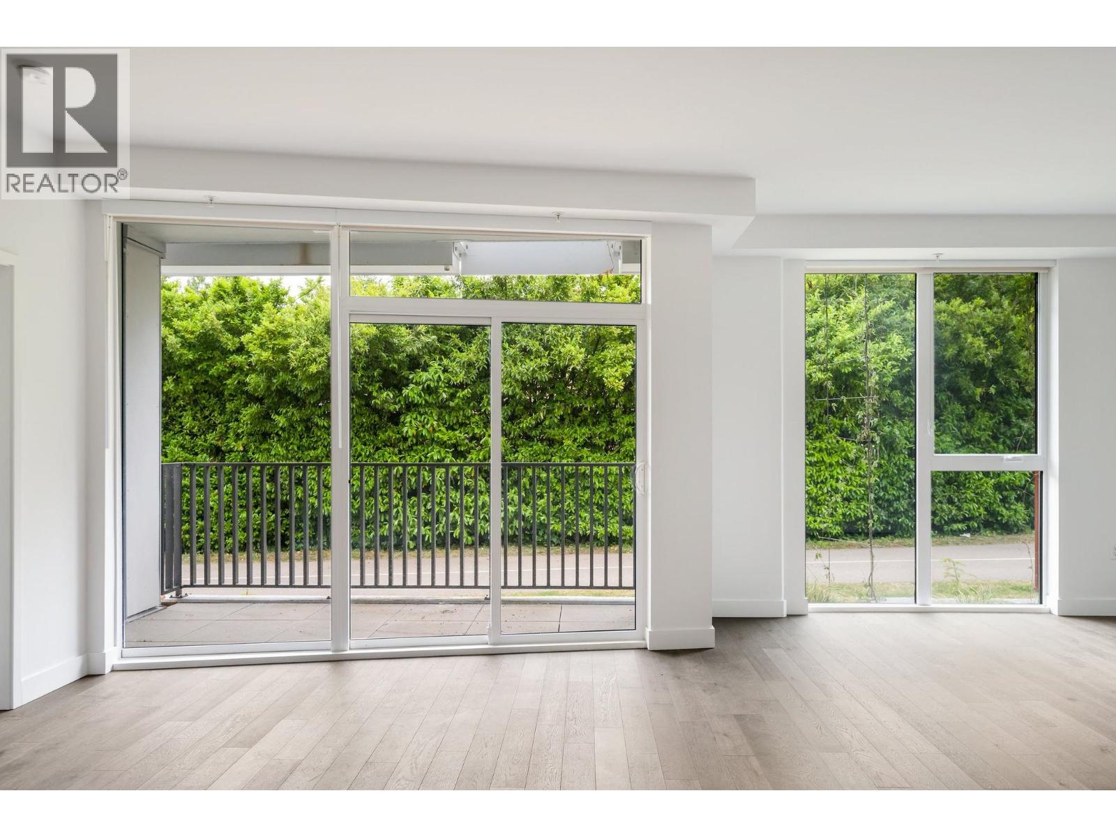 203 2888 Arbutus Street Property Photo 6