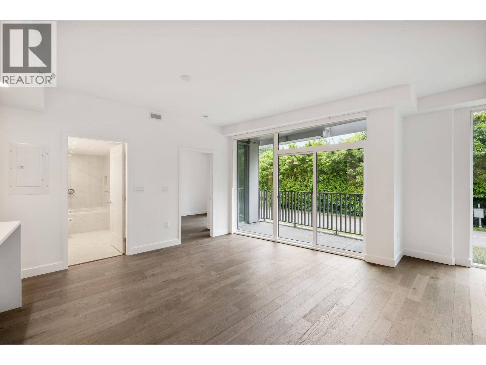 203 2888 Arbutus Street Property Photo 7