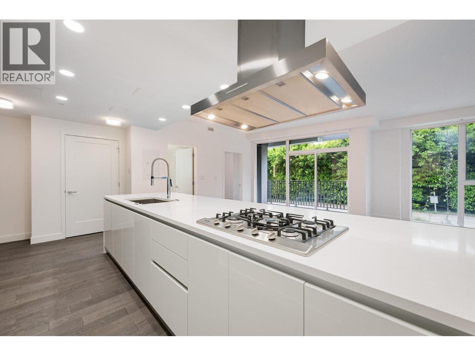 203 2888 Arbutus Street Property Photo 17