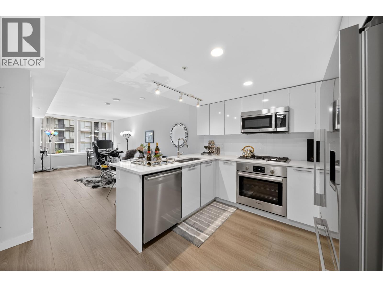 507 8699 Hazelbridge Way Property Photo 4