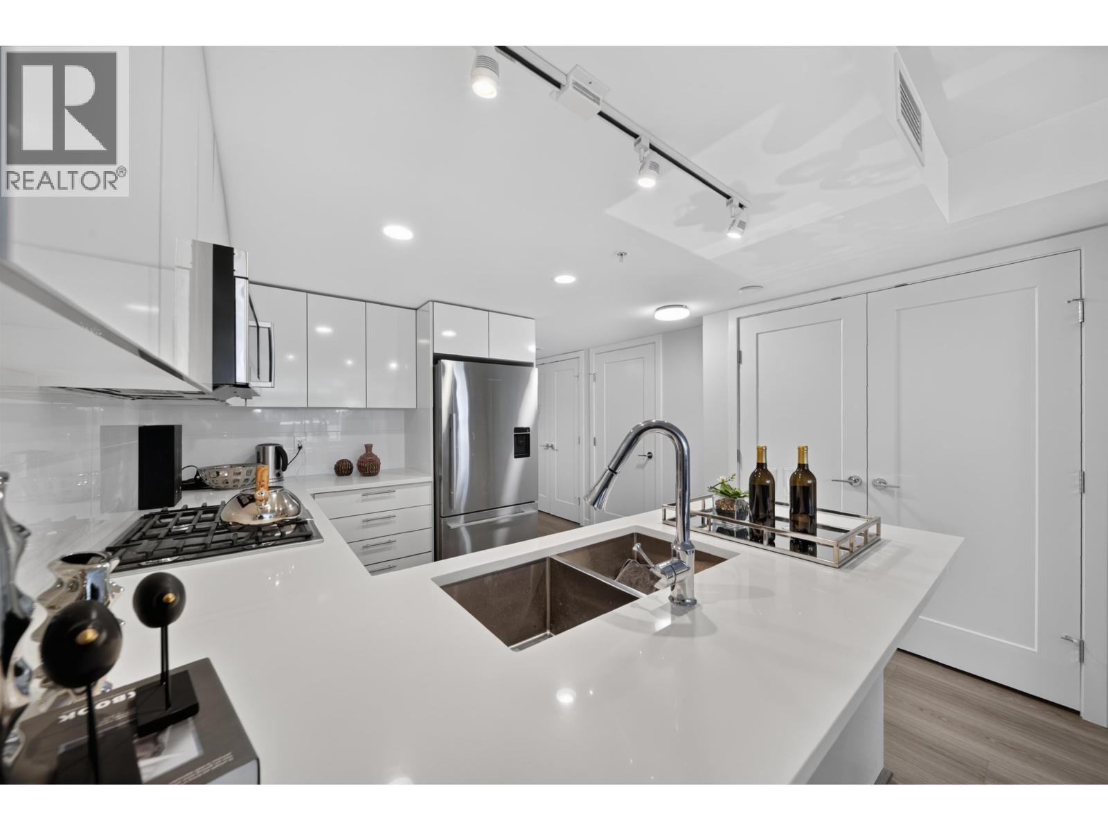 507 8699 Hazelbridge Way Property Photo 5