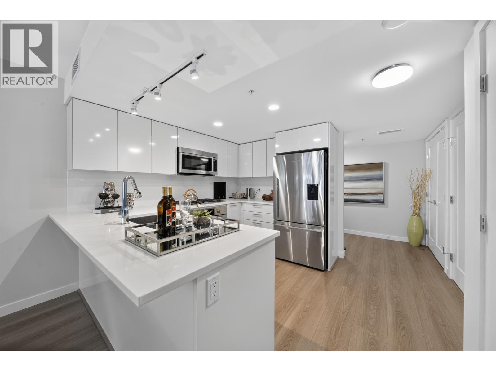507 8699 Hazelbridge Way Property Photo 6