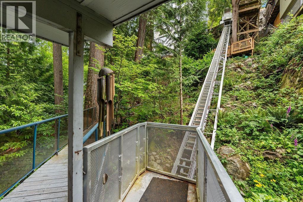 4678 Eastridge Road Property Photo 2