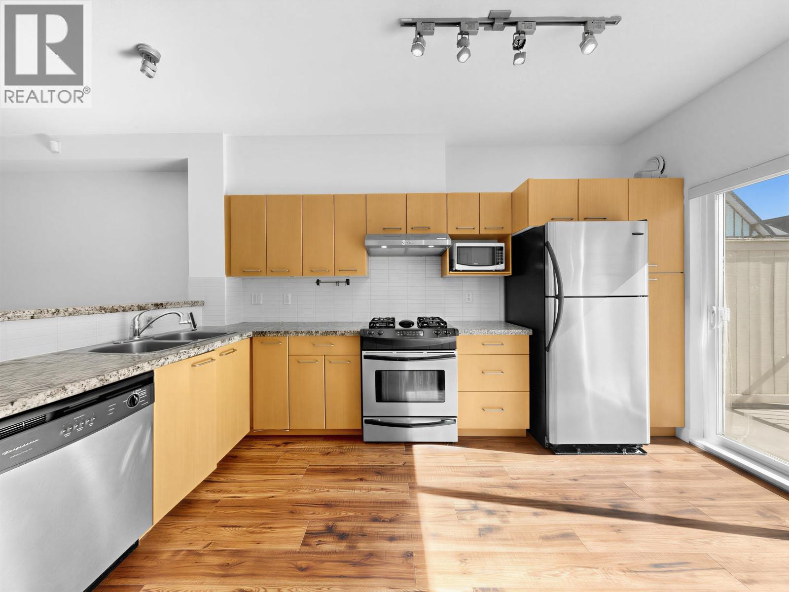 15 7331 Heather Street Property Photo 7