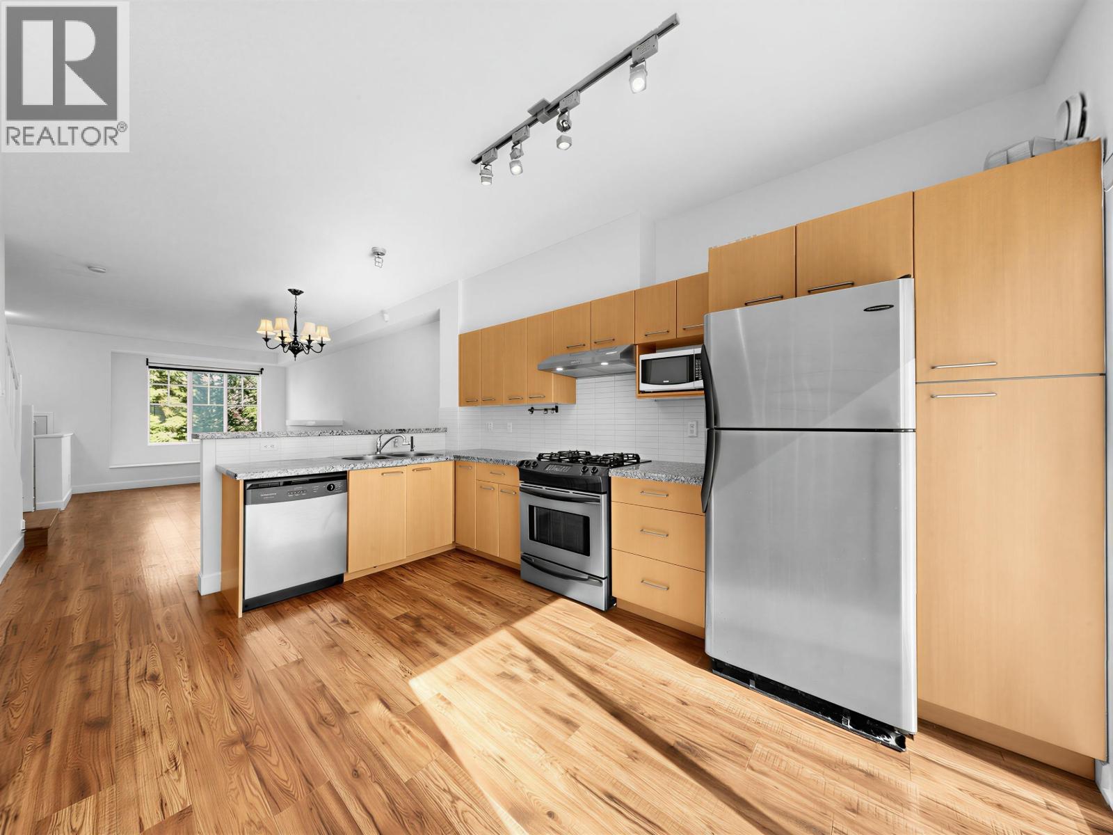 15 7331 Heather Street Property Photo 8