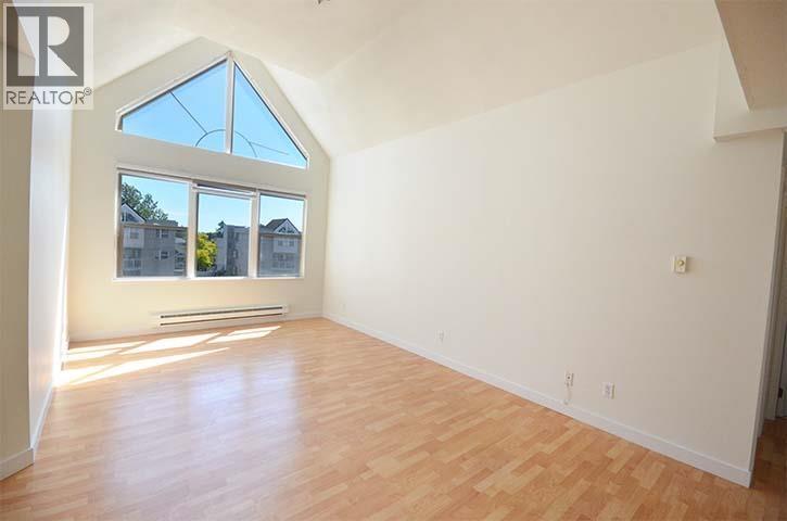 405 7071 Blundell Road Property Photo 4
