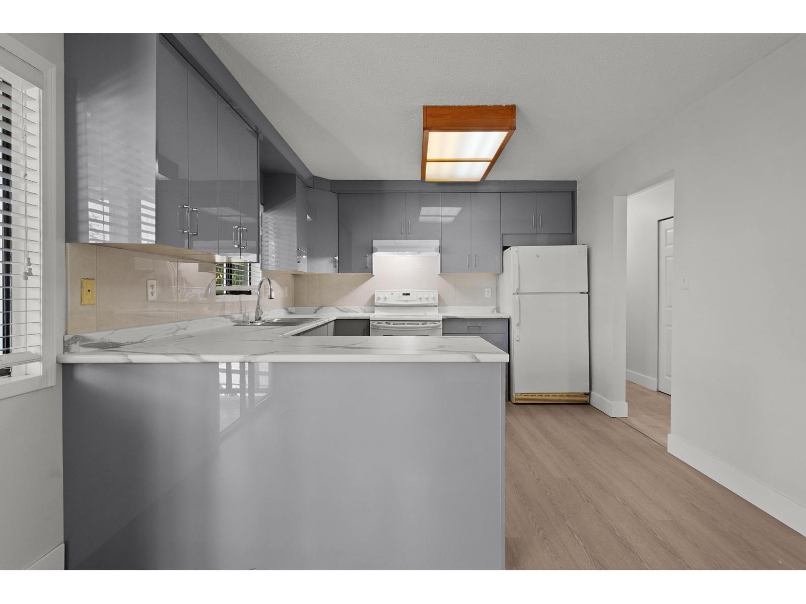 8852 Charles Street Property Photo 10