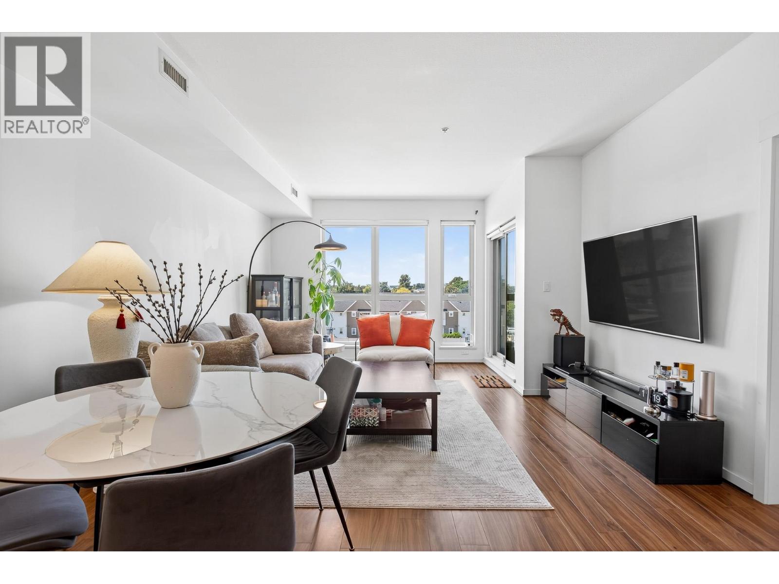 562 4099 Stolberg Street Property Photo 2