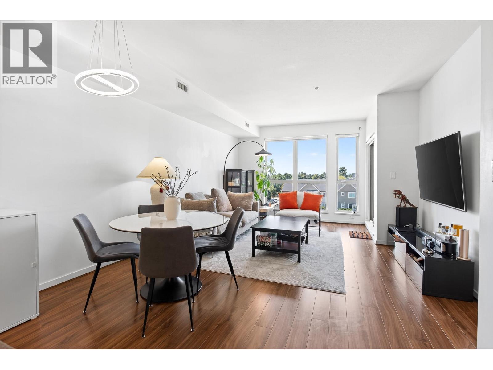 562 4099 Stolberg Street Property Photo 3