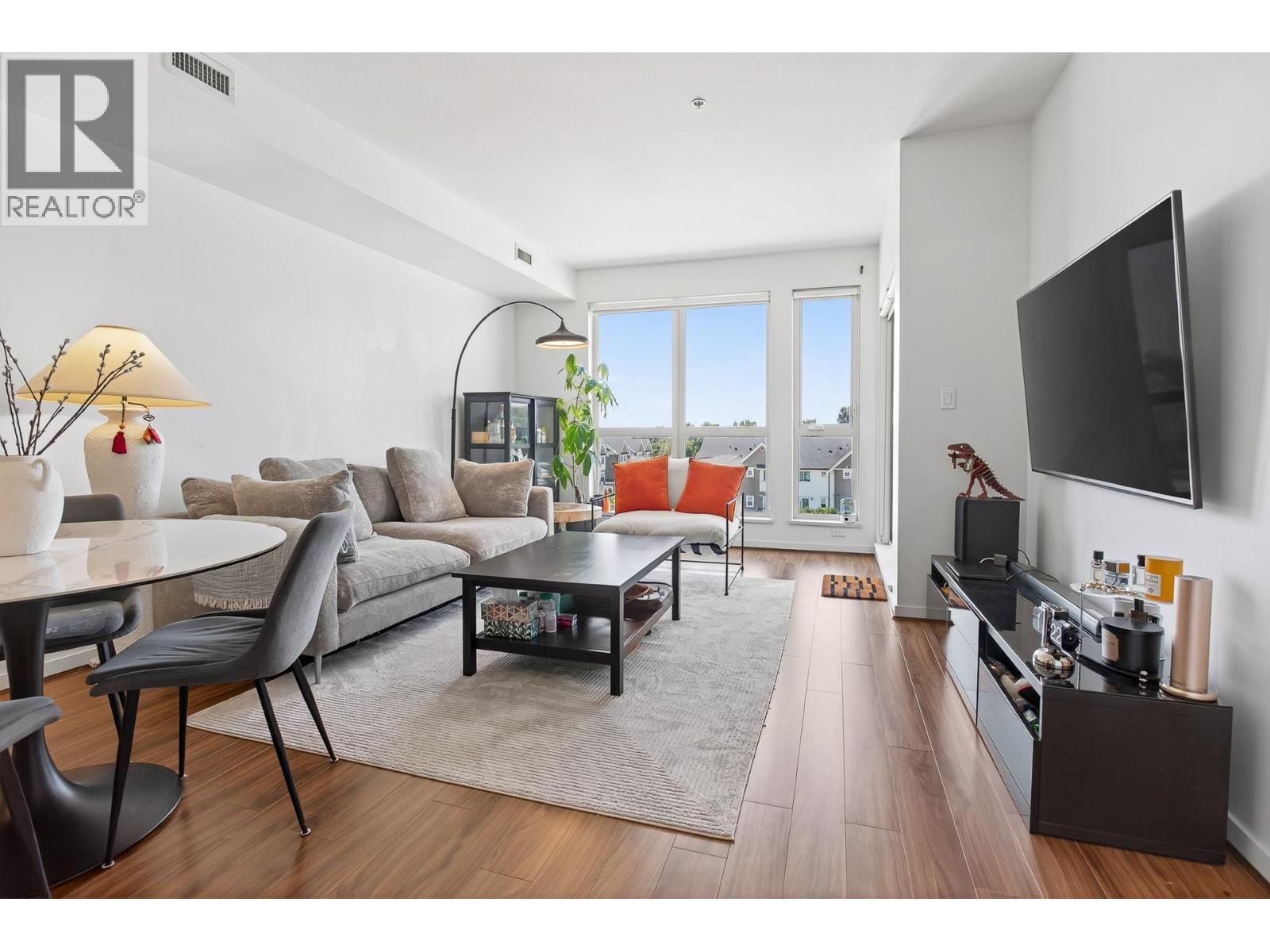562 4099 Stolberg Street Property Photo 4