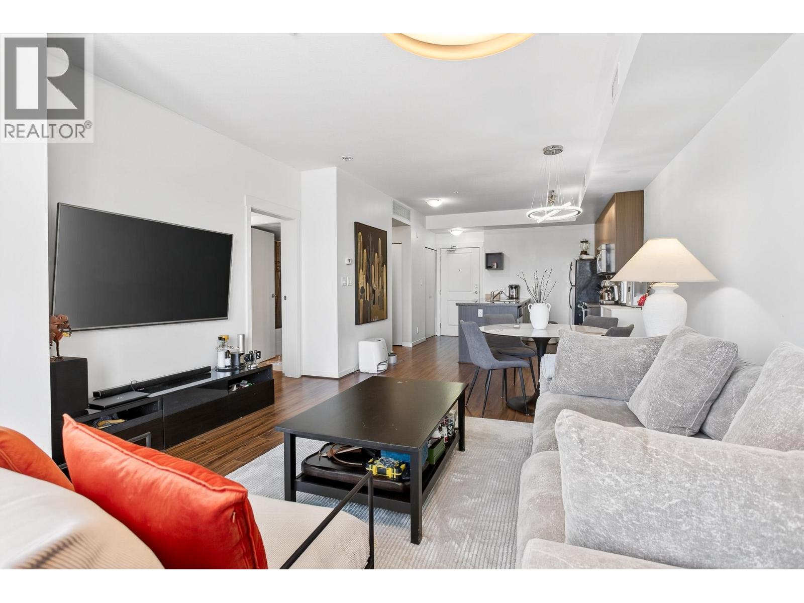 562 4099 Stolberg Street Property Photo 7