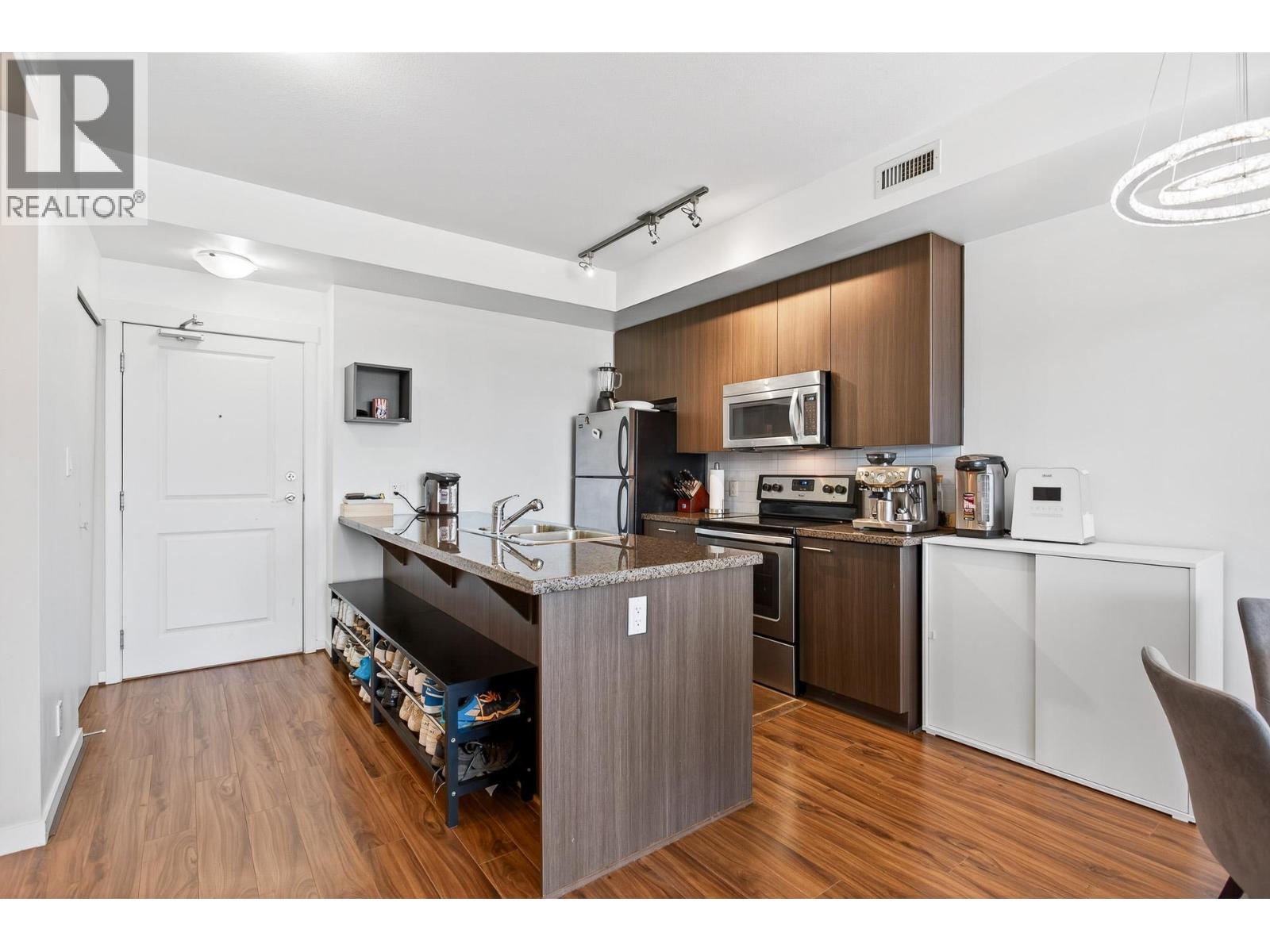 562 4099 Stolberg Street Property Photo 11