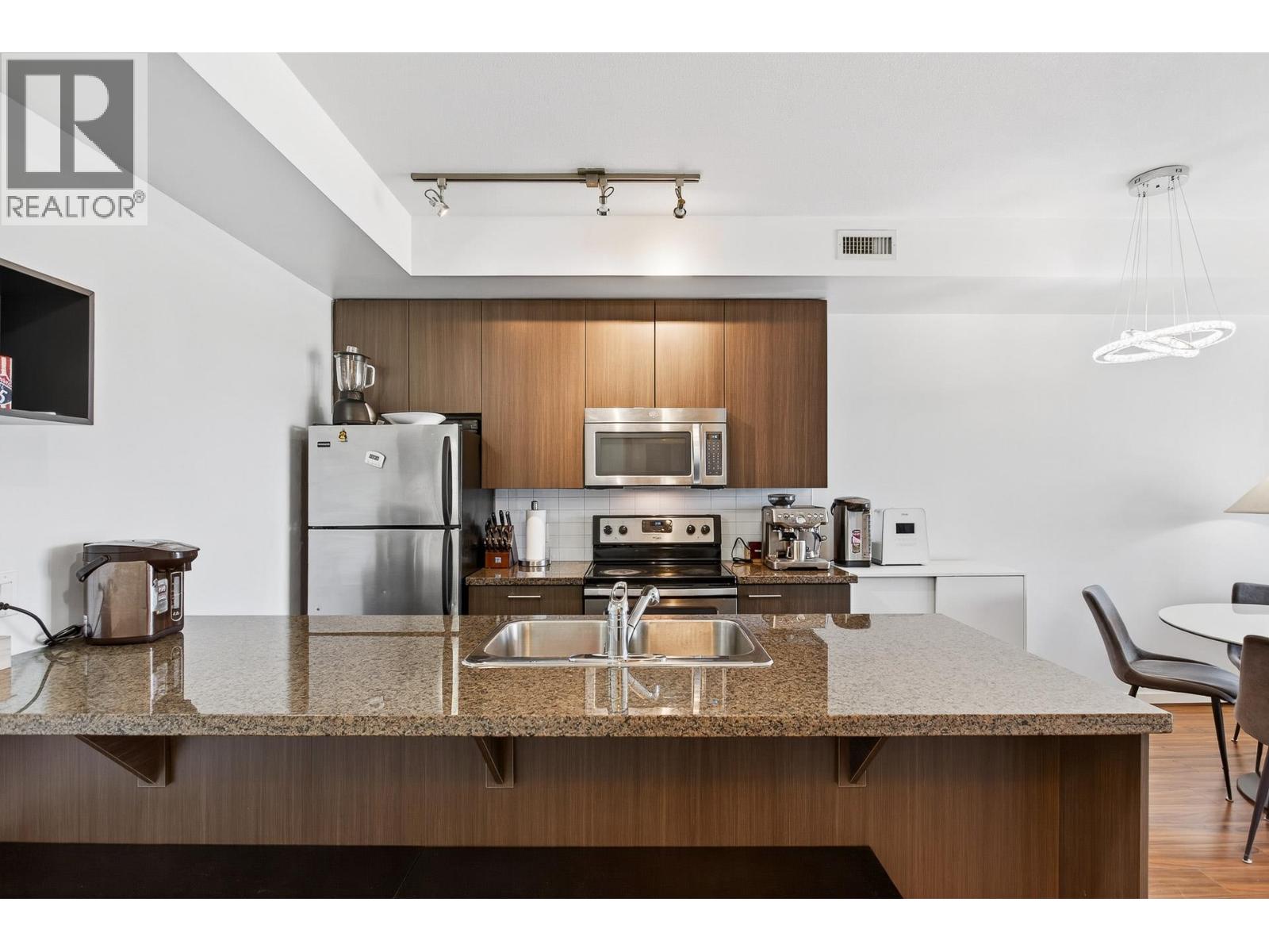 562 4099 Stolberg Street Property Photo 12