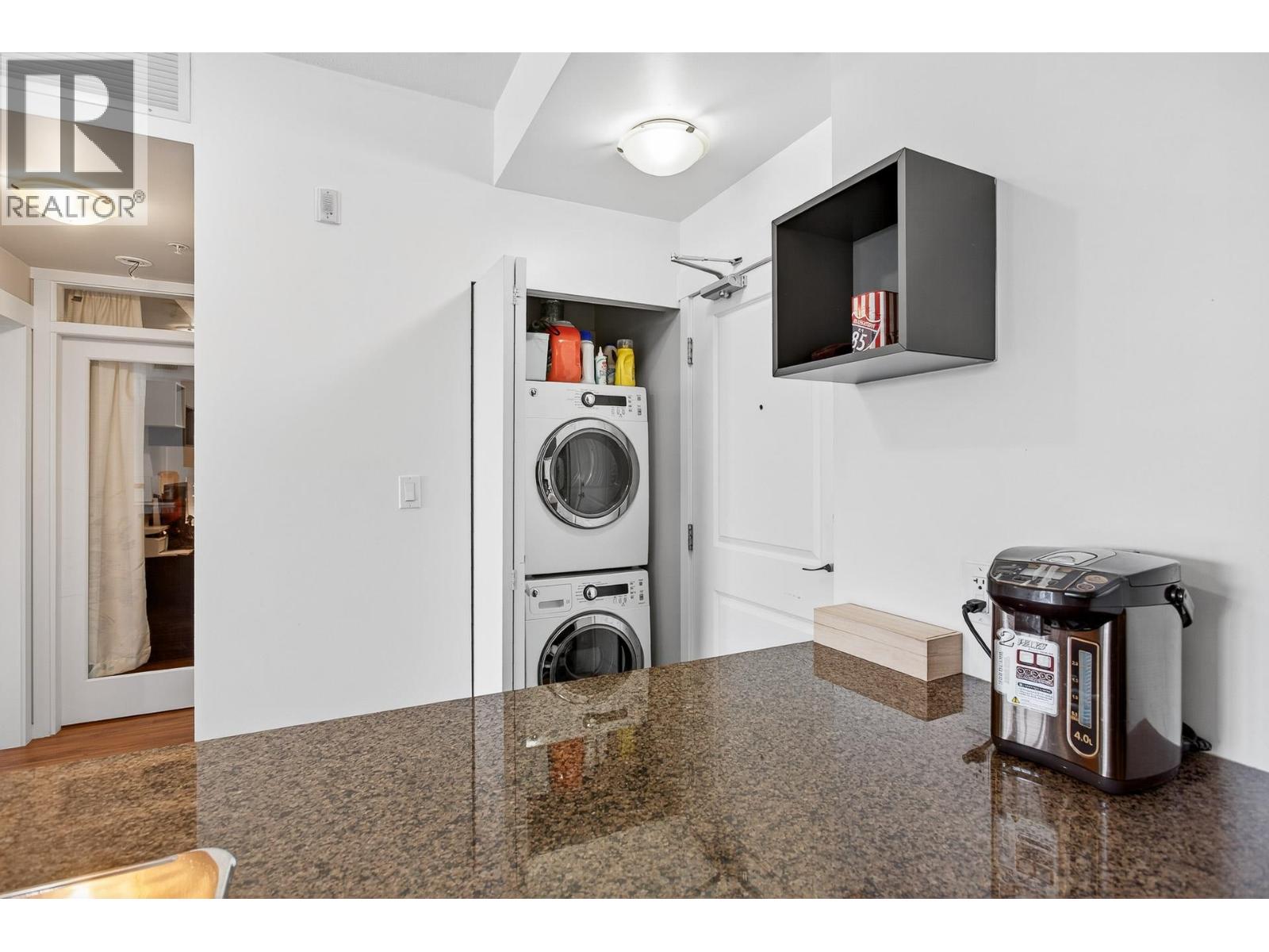 562 4099 Stolberg Street Property Photo 17