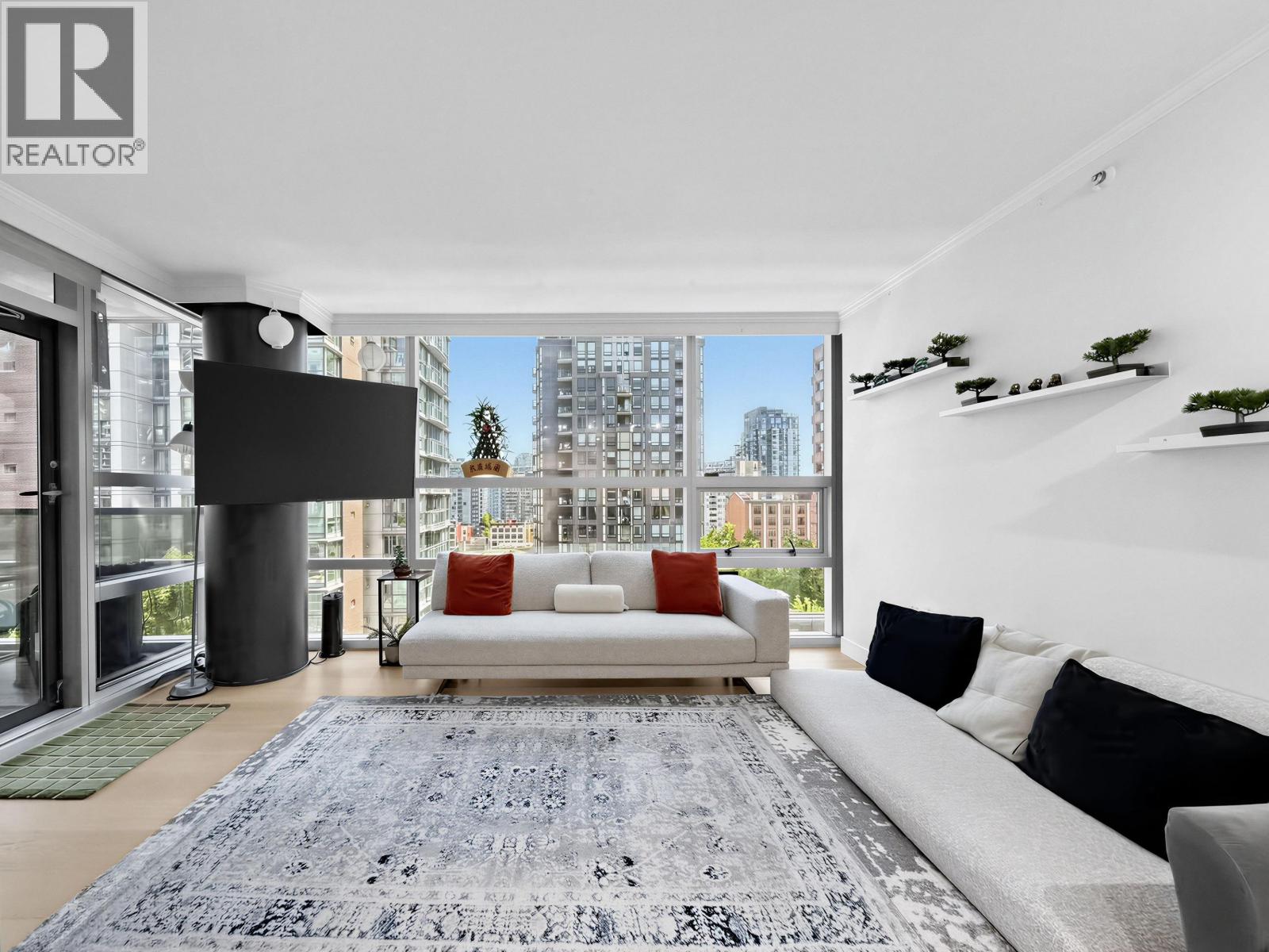708 1050 Burrard Street Property Photo 3