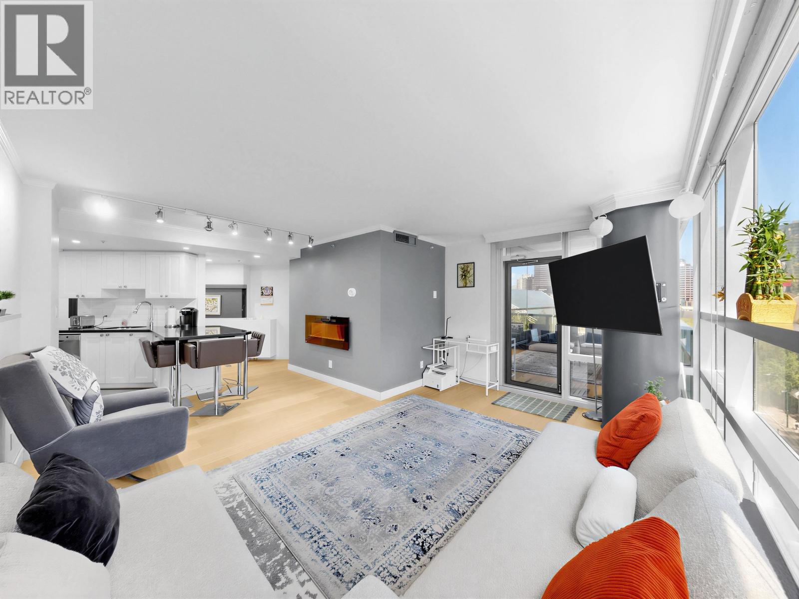 708 1050 Burrard Street Property Photo 4