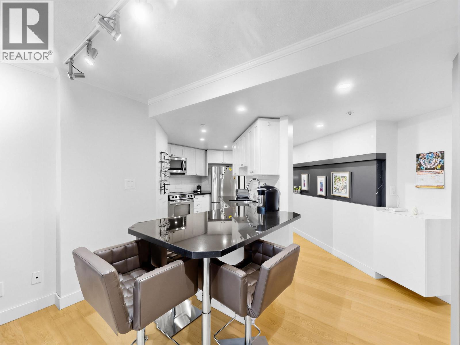 708 1050 Burrard Street Property Photo 5