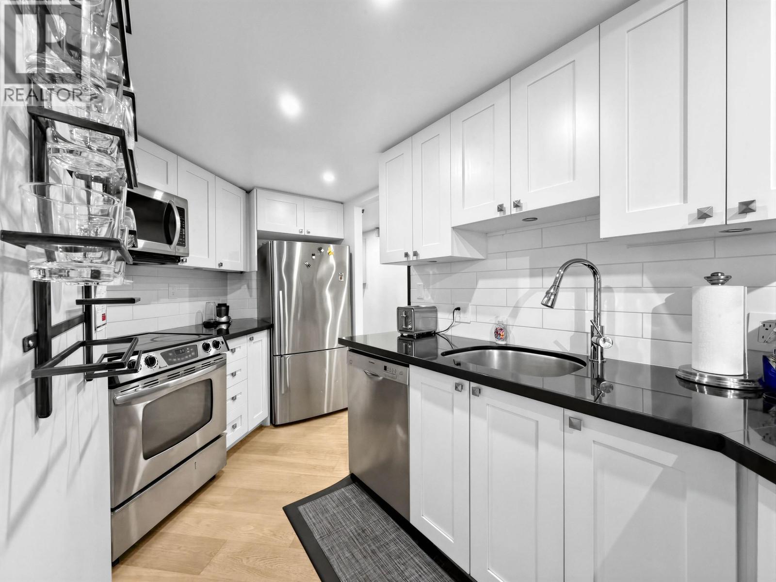 708 1050 Burrard Street Property Photo 6