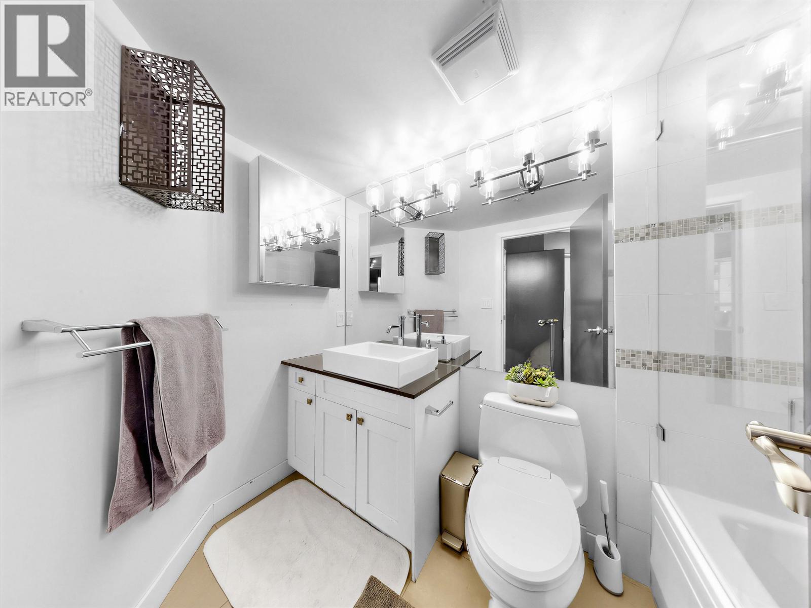 708 1050 Burrard Street Property Photo 7