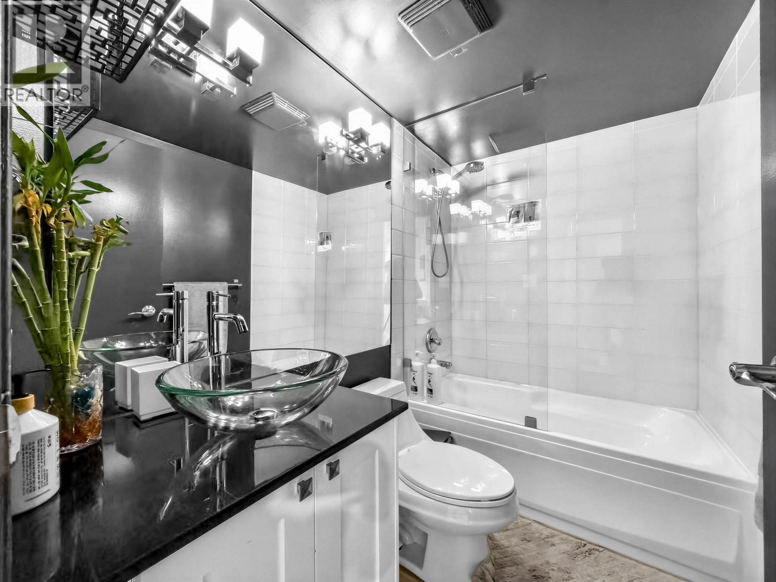 708 1050 Burrard Street Property Photo 12