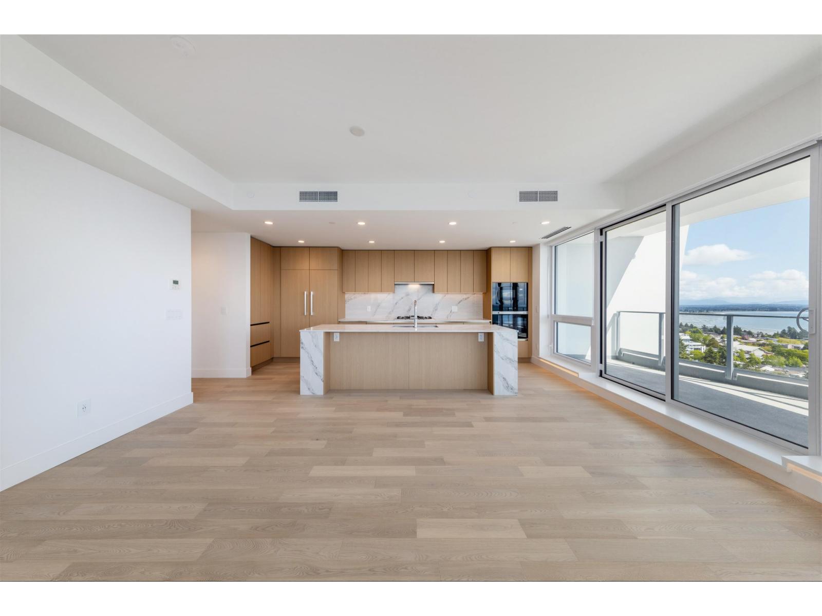 1605 1475 Foster Street Property Photo 9