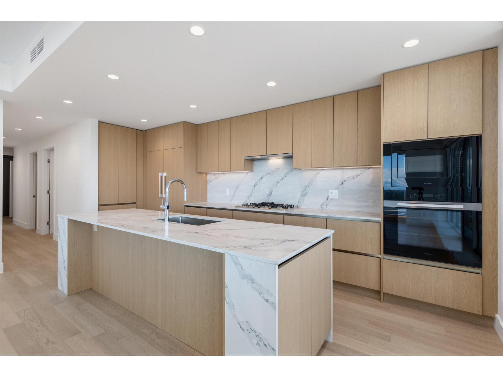 1605 1475 Foster Street Property Photo 11