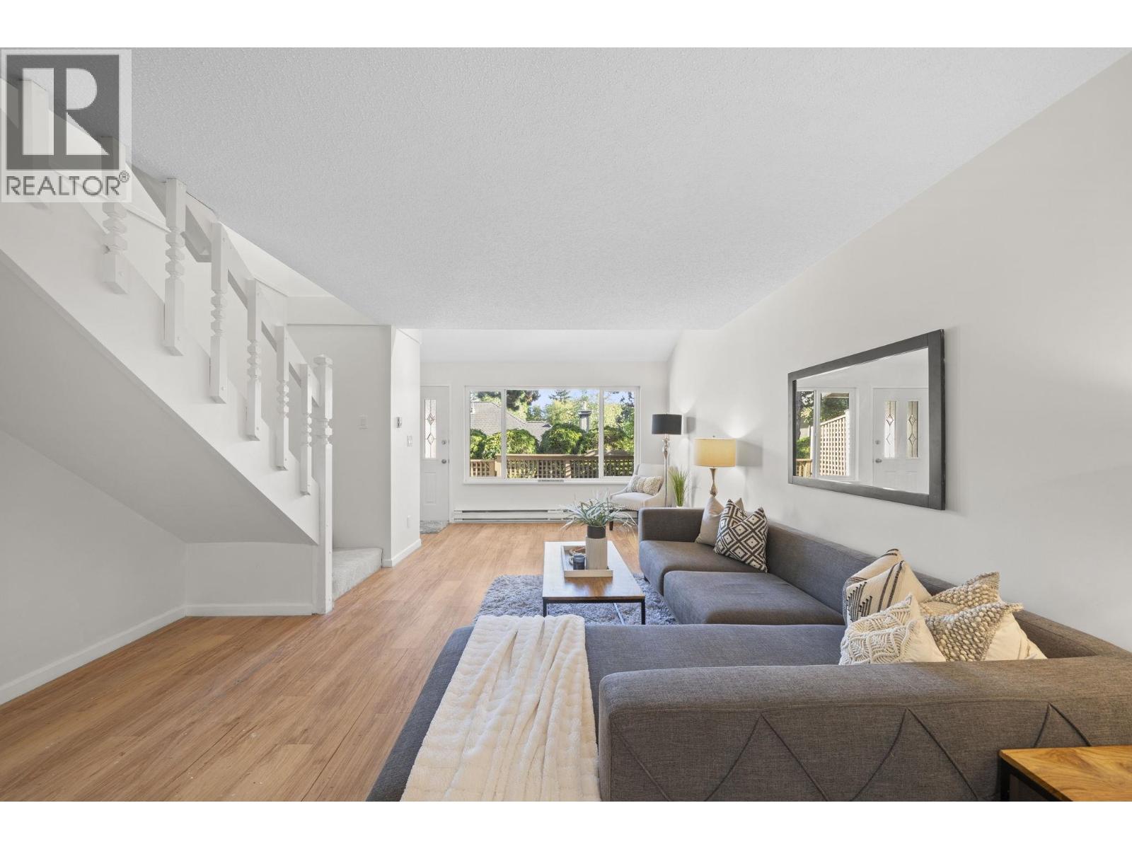 4896 47a Avenue Property Photo 1