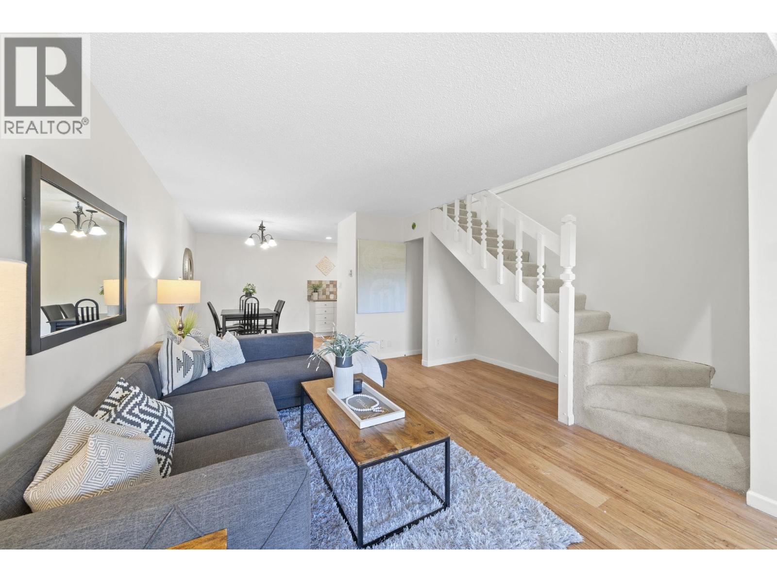 4896 47a Avenue Property Photo 2