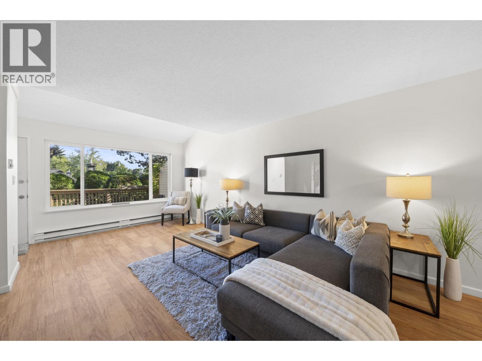 4896 47a Avenue Property Photo 3