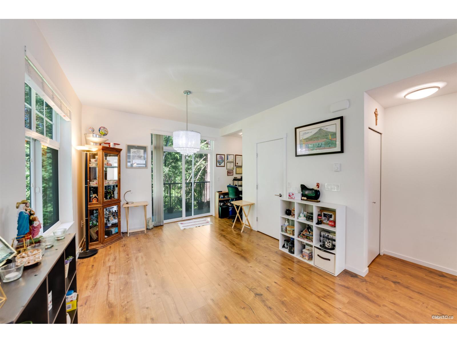 39 5858 142 Street Property Photo 3