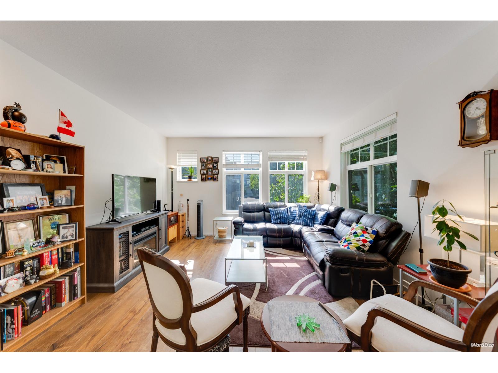 39 5858 142 Street Property Photo 4