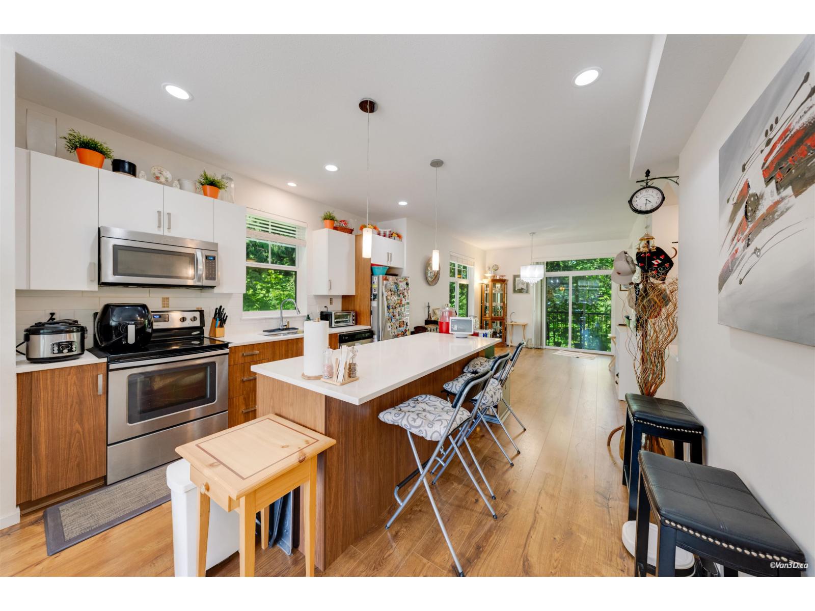 39 5858 142 Street Property Photo 5