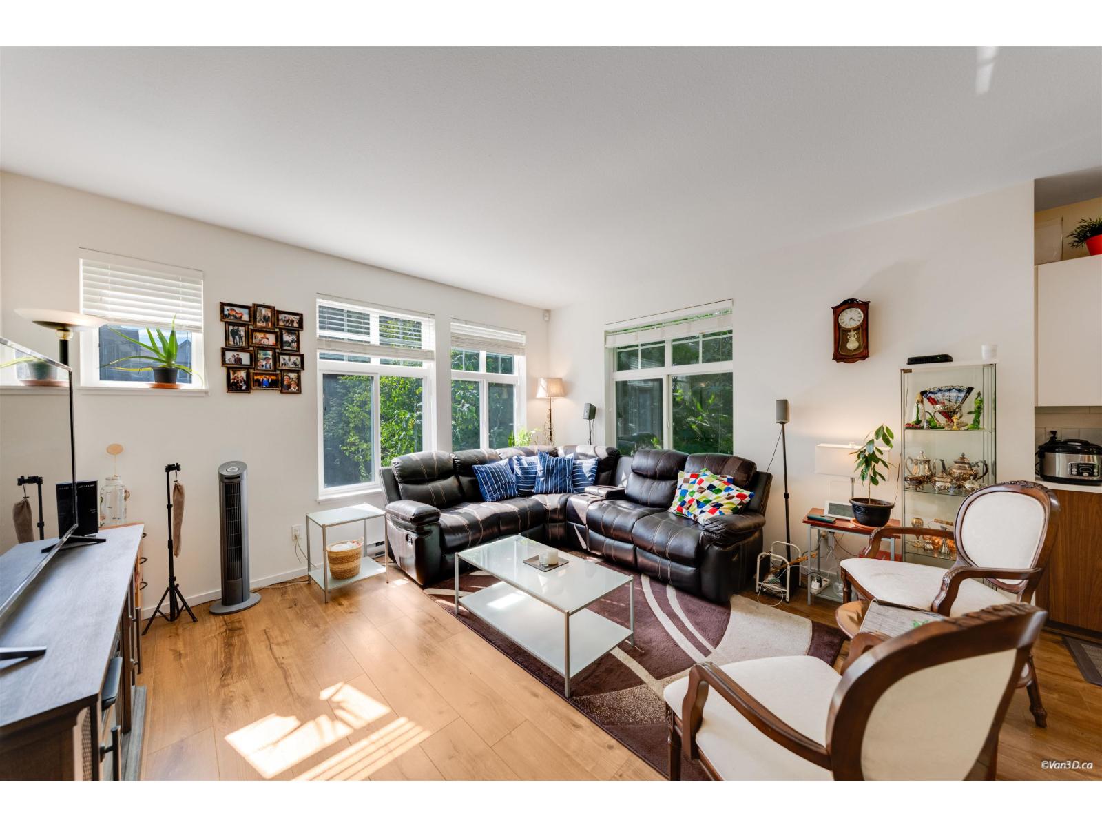39 5858 142 Street Property Photo 6