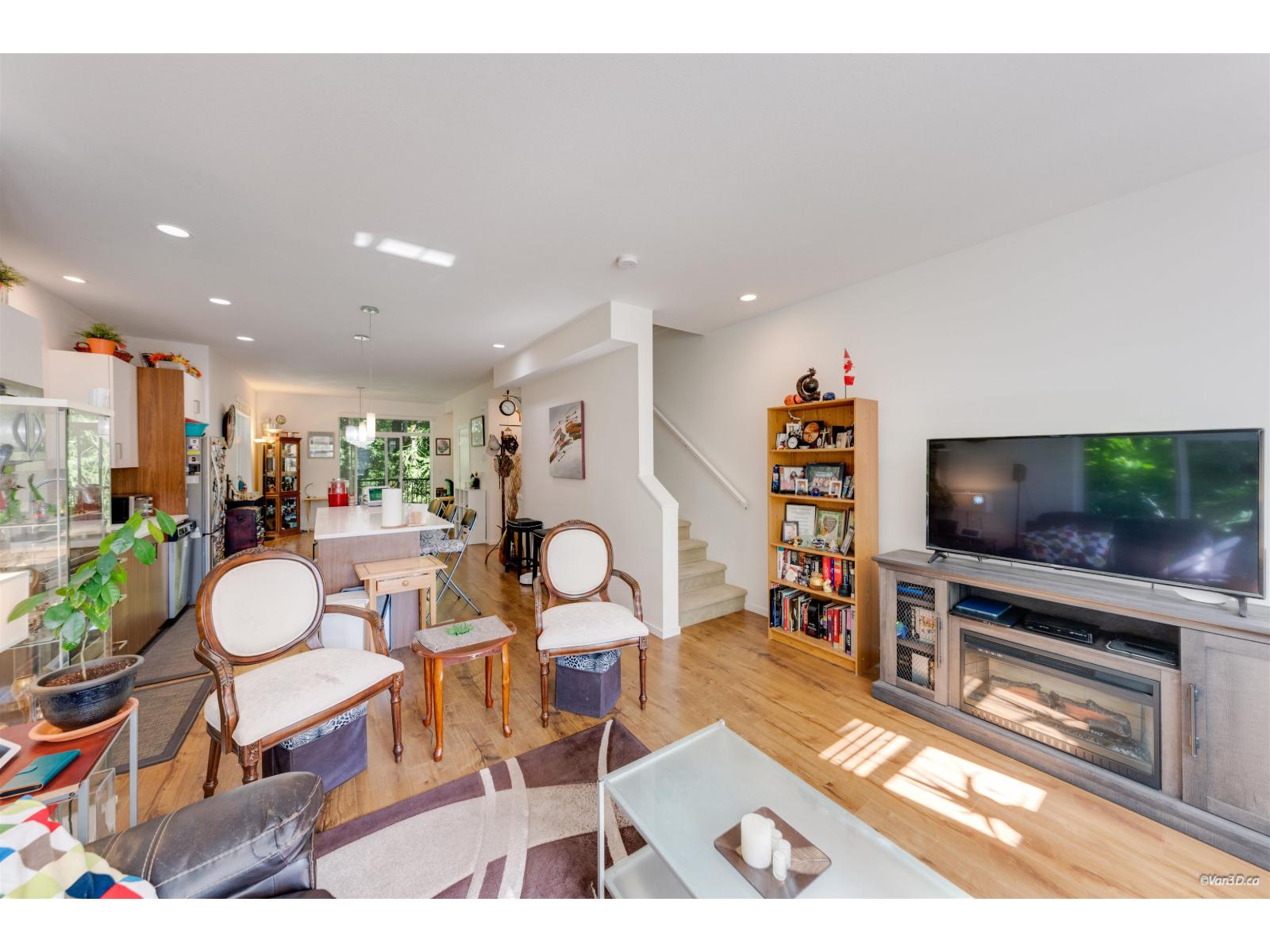 39 5858 142 Street Property Photo 7