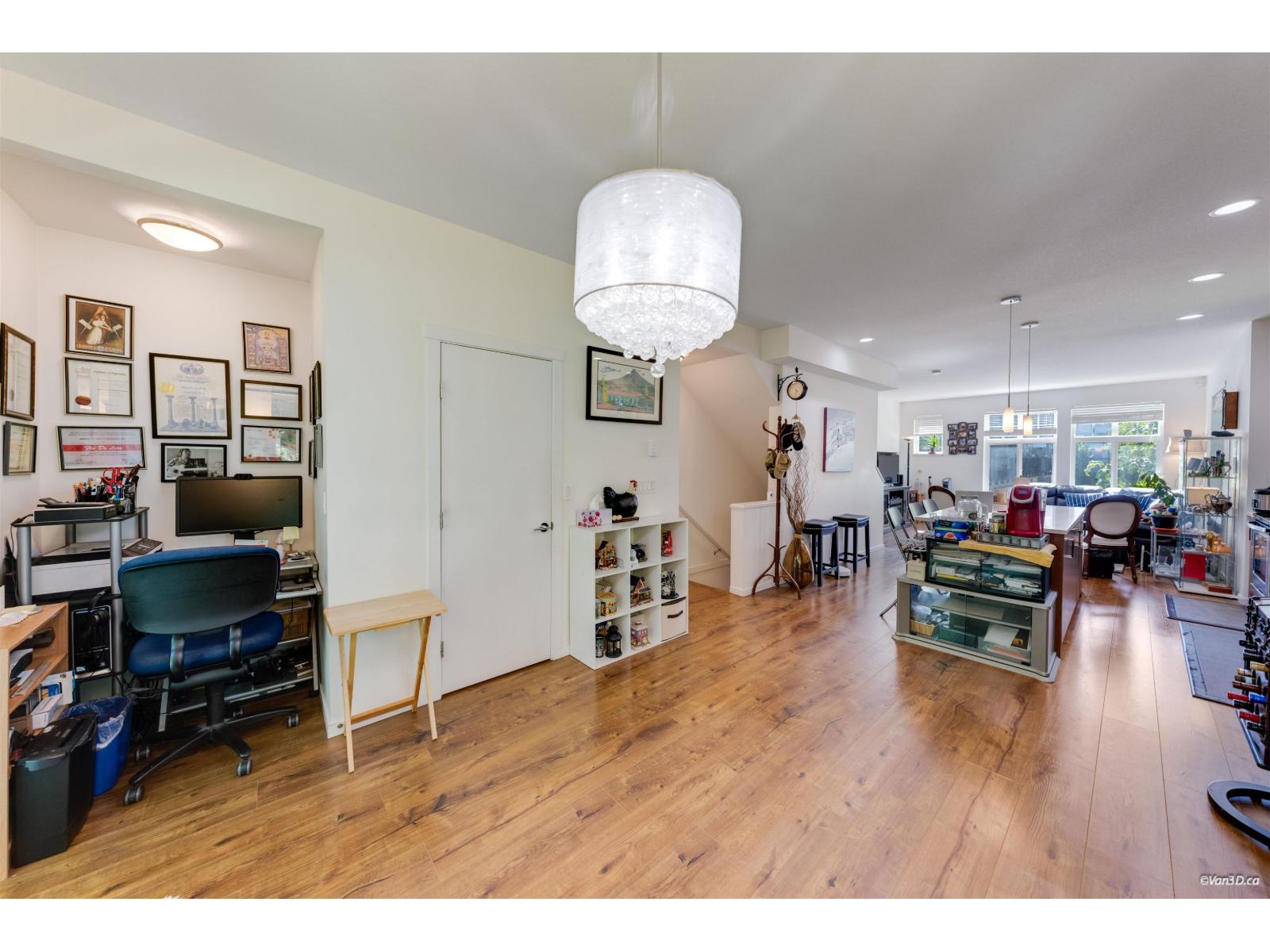 39 5858 142 Street Property Photo 8