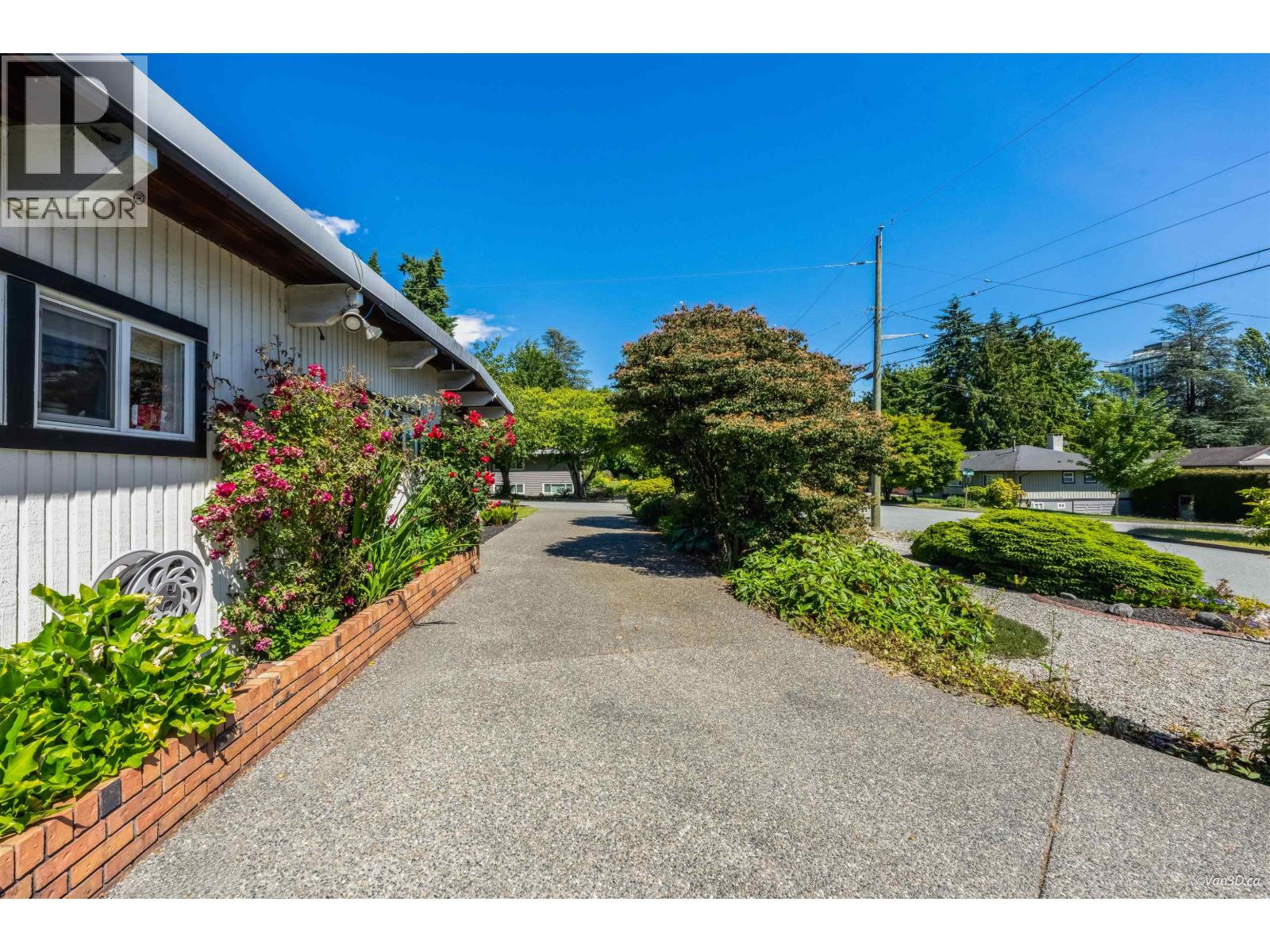 529 Appian Way Property Photo 6