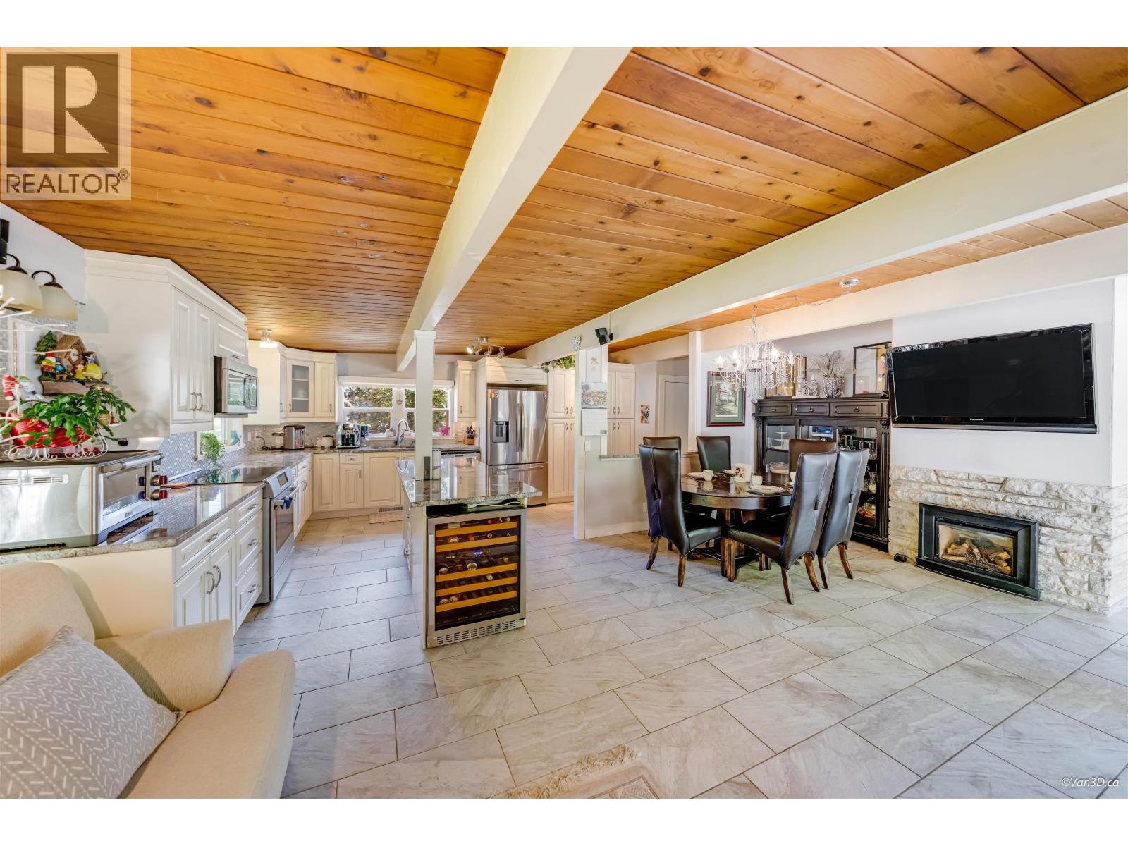 529 Appian Way Property Photo 11