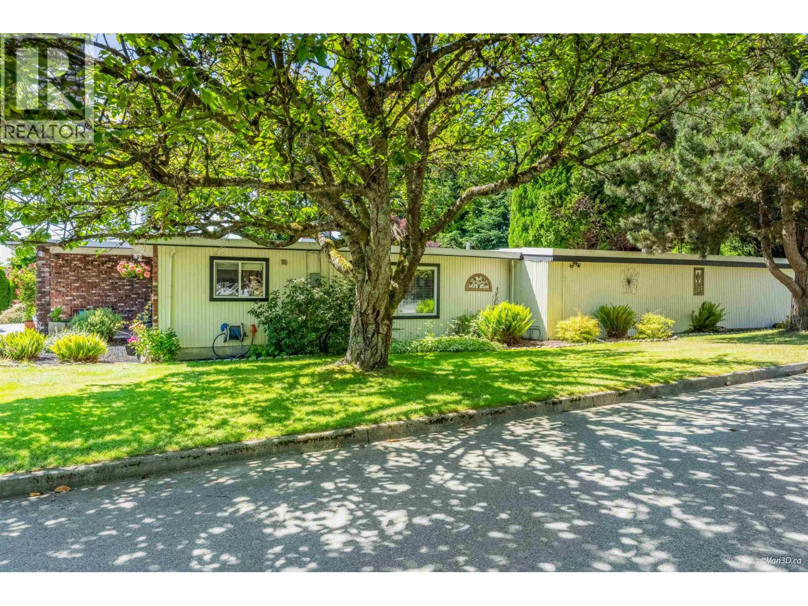 529 Appian Way Property Photo 35