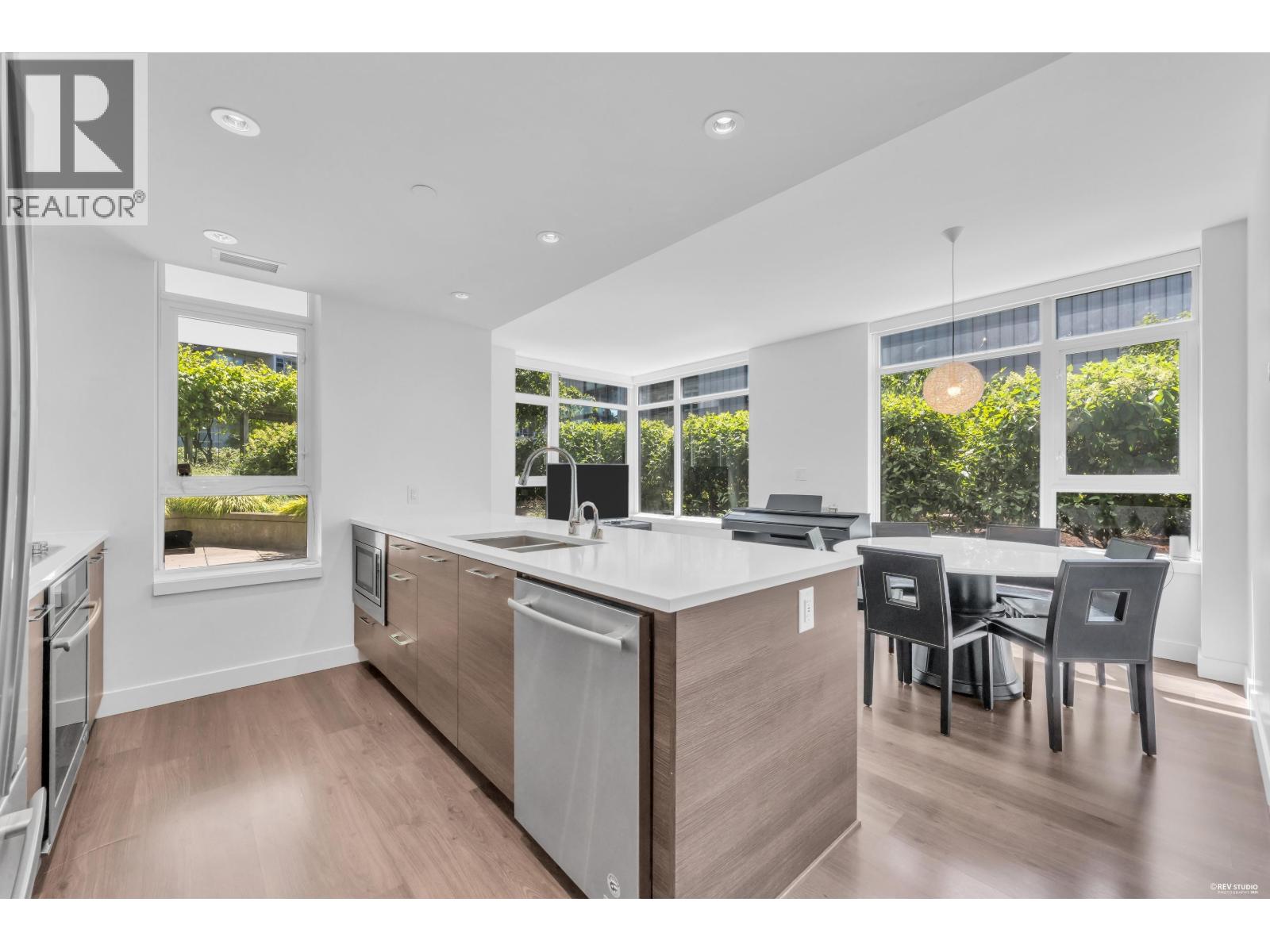 203 8538 River District Crossing Property Photo 1