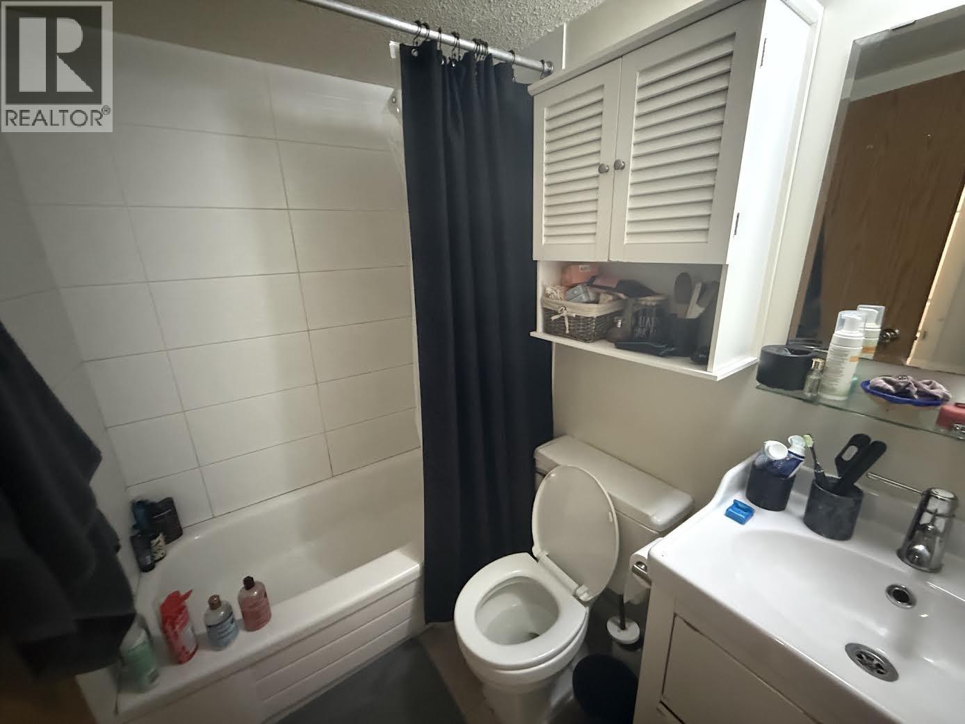 310 9867 Manchester Drive Property Photo 4